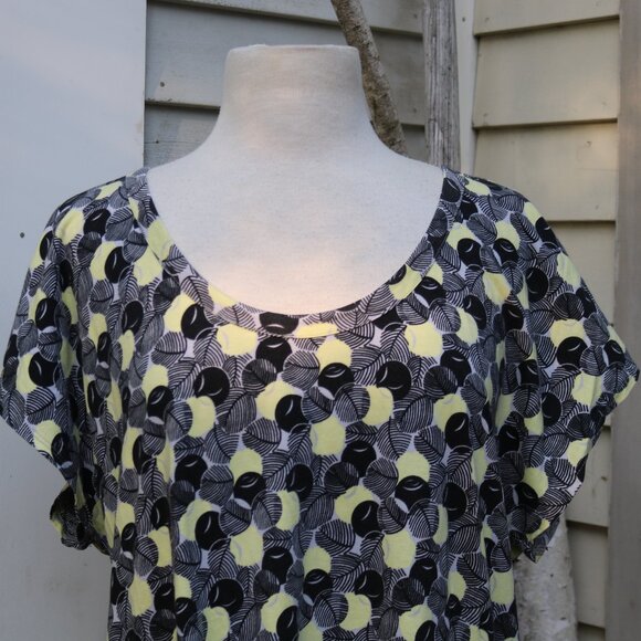 Old Navy Black Yellow Leaf Print Cotton Modal Blend Short Sleeve Tee Sz XL - Picture 2 of 6